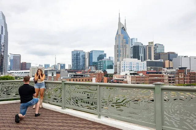 Nashville Riverfront Couples Photoshoot - Image 5