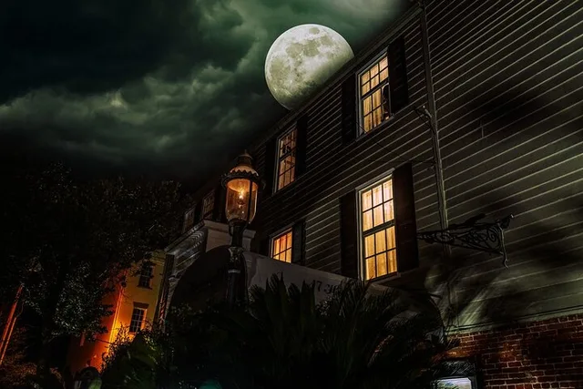 Savannah Ghost Tour at Midnight 90 min - Image 2