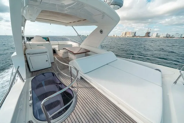 Miami Yacht Charter 68ft Azimut 4 hr - Image 6