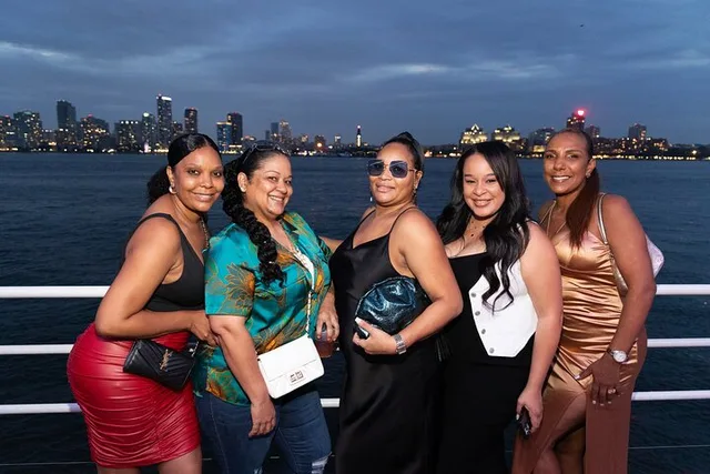 New York City Skyline Dinner Cruise - Image 5