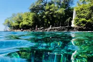 Kona Kealakekua Bay Snorkel and Dolphin Tour 4 hr thumbnail 2