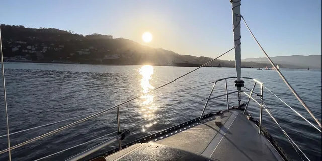 San Francisco Sunset Sailing Experience 2 hr - Image 2