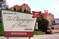 Chicago to Milwaukee Day Trip with Brewery Tour thumbnail 3
