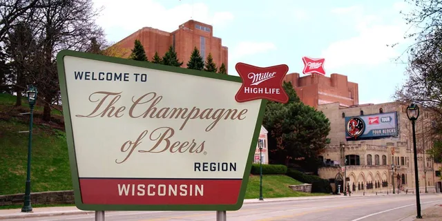 Chicago to Milwaukee Day Trip with Brewery Tour - Image 3