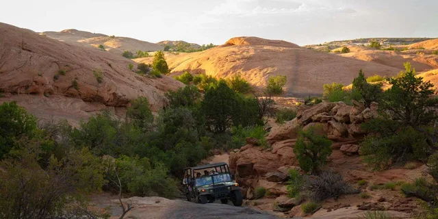Moab Hummer Adventure Hell's Revenge Trail 2 hr - Image 5