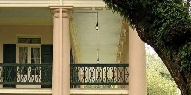 New Orleans Oak Alley Plantation Tour with Transportation - Image 4
