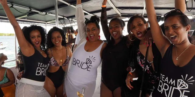 Miami Boat Party with Live DJ and Unlimited Drinks - Image 4