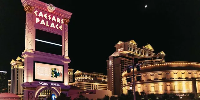 Las Vegas Panoramic Night Bus Tour - Image 3