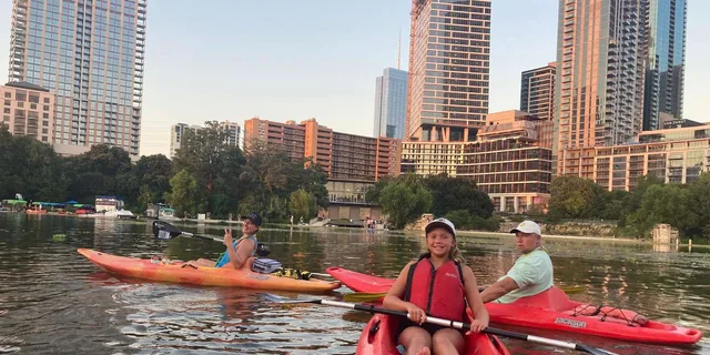 Austin Kayak and Canoe Rental on Lady Bird Lake - Image 3