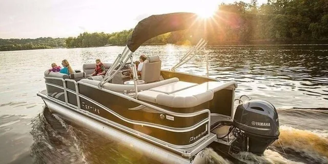 Hilton Head Island Pontoon Boat Rental - Image 1
