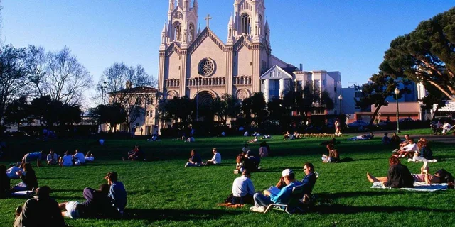 San Francisco Yerba Buena Waterfront Walking Tour - Image 4
