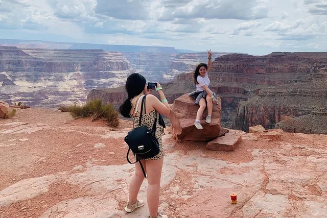 Las Vegas Grand Canyon Helicopter Tour with Skywalk - Image 4