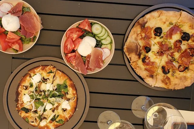 Willamette Valley Pinot Noir and Pizza Tour - Image 6
