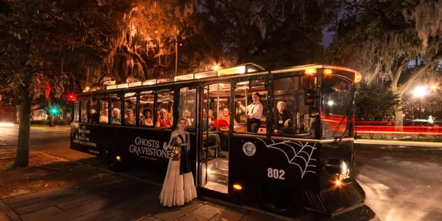 Savannah Ghosts and Gravestones Trolley Tour - Image 3