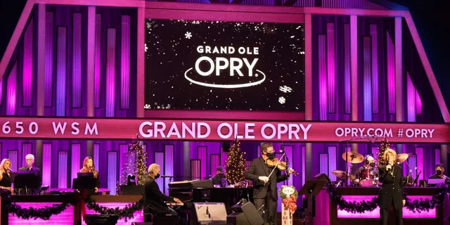 Nashville Country Christmas Show at Opry House - Image 6