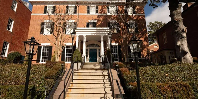 Georgetown Walking Tour: Spies and History - Image 1