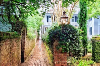 Charleston Walking Tour of Hidden Alleyways