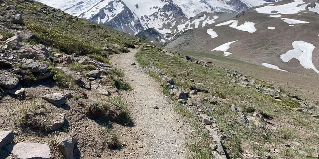 Mount Rainier Day Hike on Three Burroughs Trail - Image 3