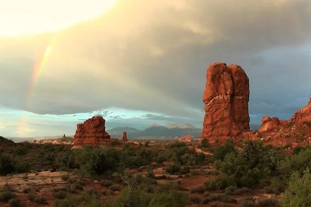 Arches National Park Guided Hike - Image 4