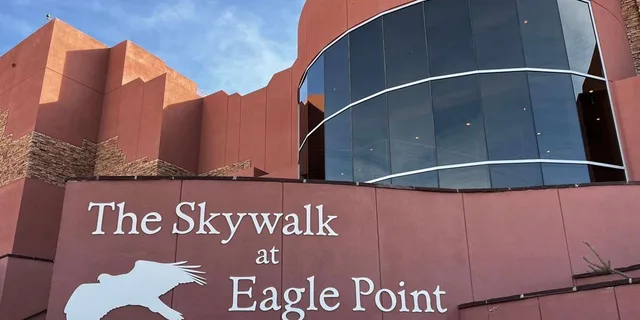 Las Vegas Grand Canyon Skywalk Tour with French Guide - Image 5