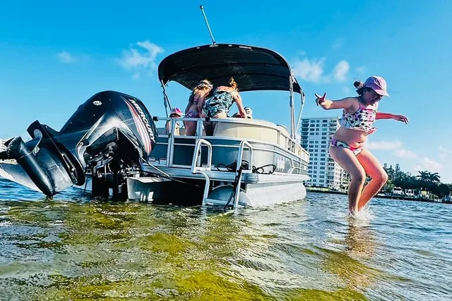 Hollywood Pontoon Boat Rental - Image 6