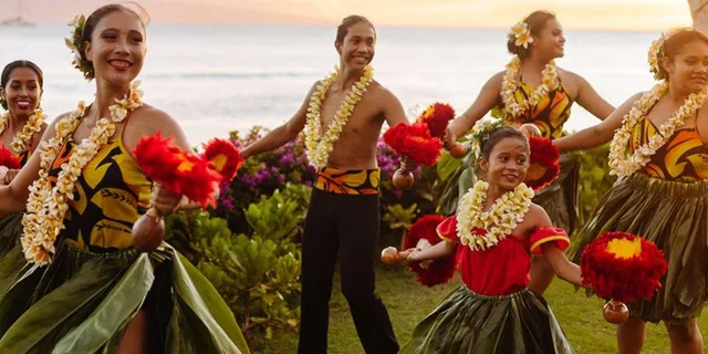 Maui Hula Dance Class for Beginners 1 hr - Image 1