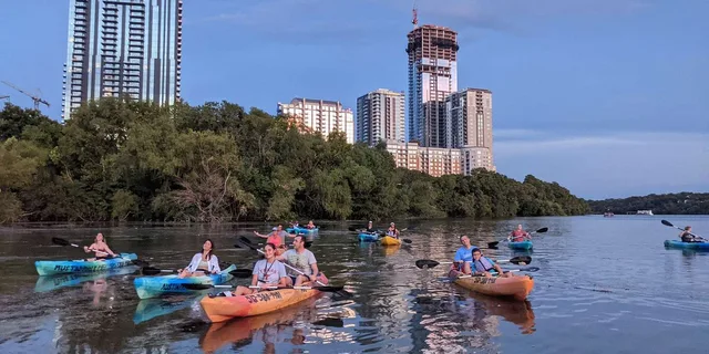 Houston Sunset Skyline Kayak Tour - Image 3