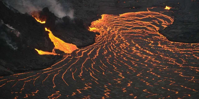 Kailua-Kona Helicopter Tour of Kilauea Volcano Doors-On/Off 1.5 hr - Image 2