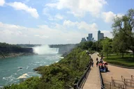 Niagara Falls Walking Tour with Maid of the Mist thumbnail 2