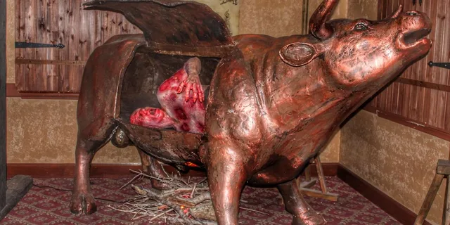 Hollywood Medieval Torture Museum with Ghost Hunting - Image 3