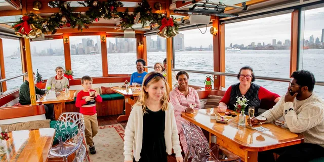 New York City Sailboat Tour at Night - Image 5