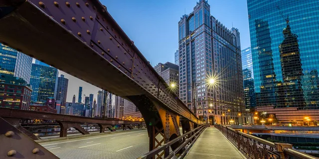 Chicago Ghost Tour: Wind and Souls Adults Only 1.5 hr - Image 2
