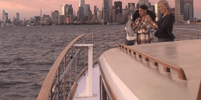 New York City Mini Yacht Sightseeing Tour 1.5 hr - Image 3