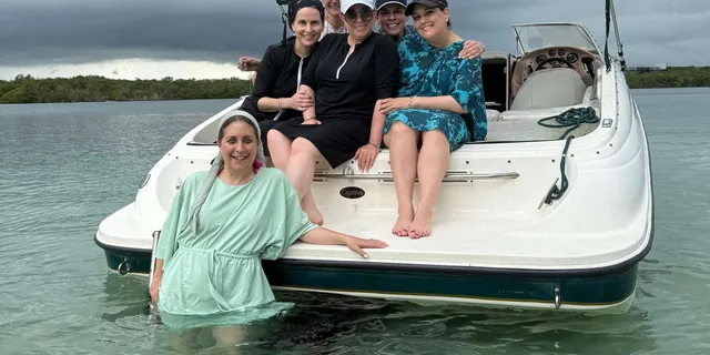 Boca Raton Boat Tour with Snorkeling and Tubing - Image 4