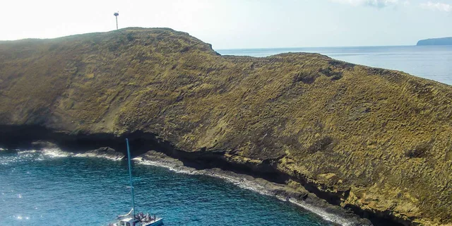 Maui Molokini Snorkel and Sail 5 hr - Image 2