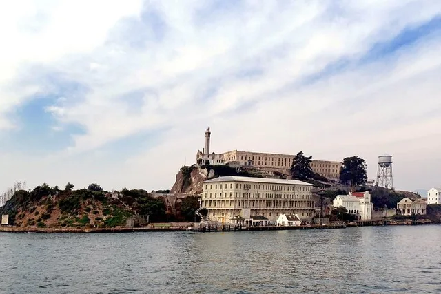 San Francisco Alcatraz Prison and Bay Cruise - Image 1