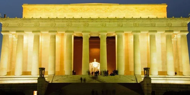 Washington DC Night-Time Sightseeing Tour - Image 2