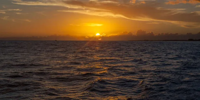 Kauai Na Pali Coast Sunset Boat Tour - Image 4