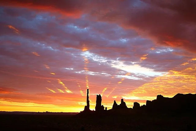 Monument Valley 4x4 Tour at Sunrise or Sunset - Image 2