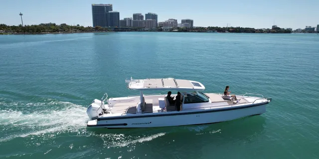 Miami Private Boat Tour with Jet Ski Rental - Image 1