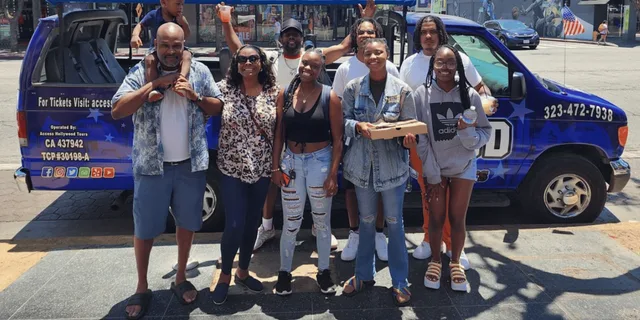 Los Angeles Hollywood Celebrity Homes Open-Air Bus Tour - Image 2