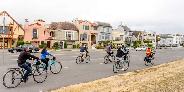 San Francisco Golden Gate Bridge to Sausalito Cycling Tour - Image 4