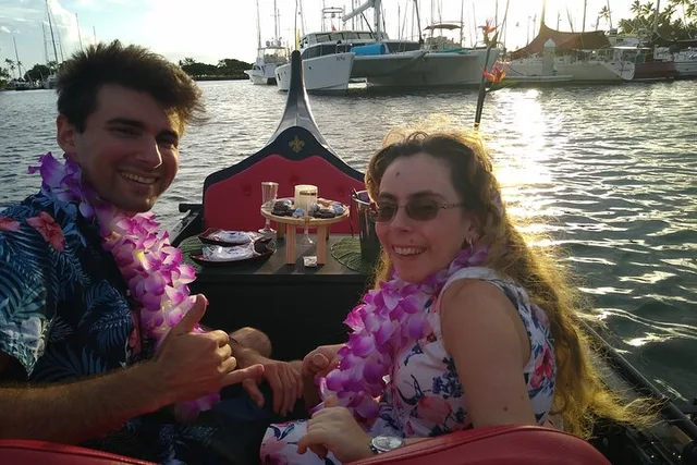 Waikiki Gondola Cruise with Drinks & Pastries 1 hr - Image 5