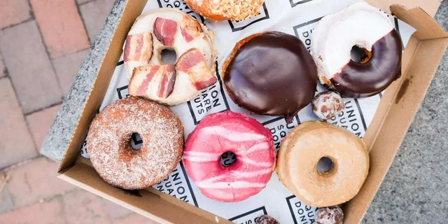 Cambridge Donut Walking Tour in Harvard Square - Image 2