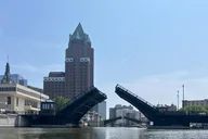 Milwaukee Kayak Tour of Skyline thumbnail 4
