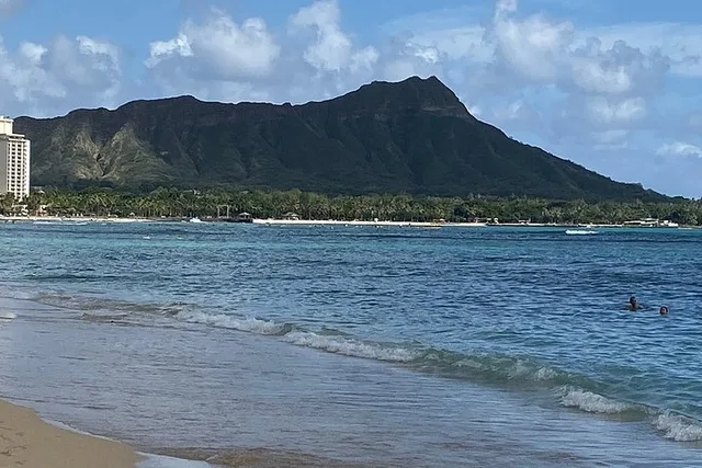 Waikiki Beach Catamaran Sail - Image 4