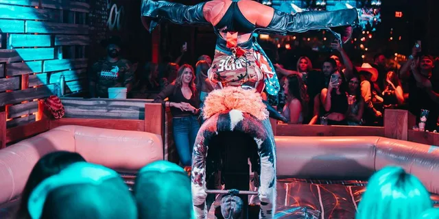 Nashville Bar Crawl with Drinks Discounts 3.5 hr - Image 3