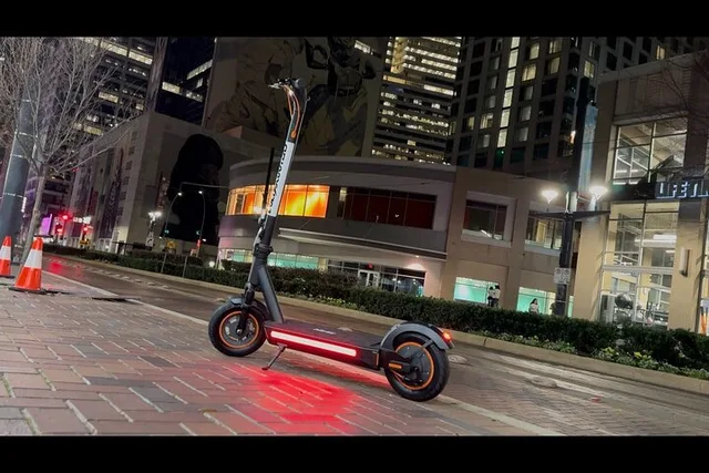 Dallas Sightseeing Self-Guided E-Scooter Tour - Image 4