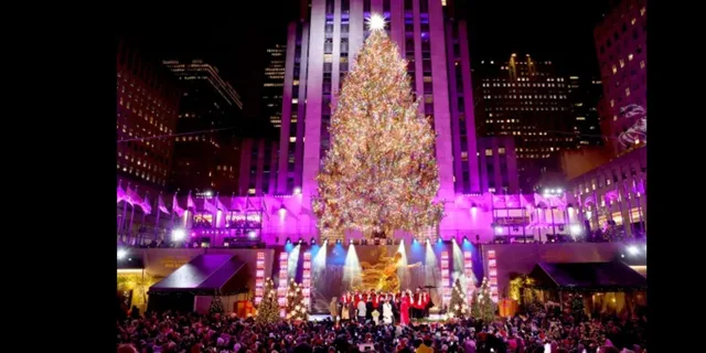 New York City Christmas Lights Rickshaw Tour - Image 1