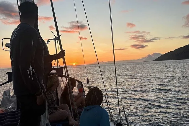 Honolulu Sailing Tour at Sunset - Image 6